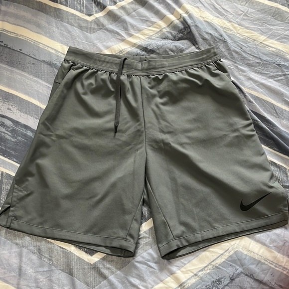 Nike drift shorts men’s medium - Picture 1 of 5